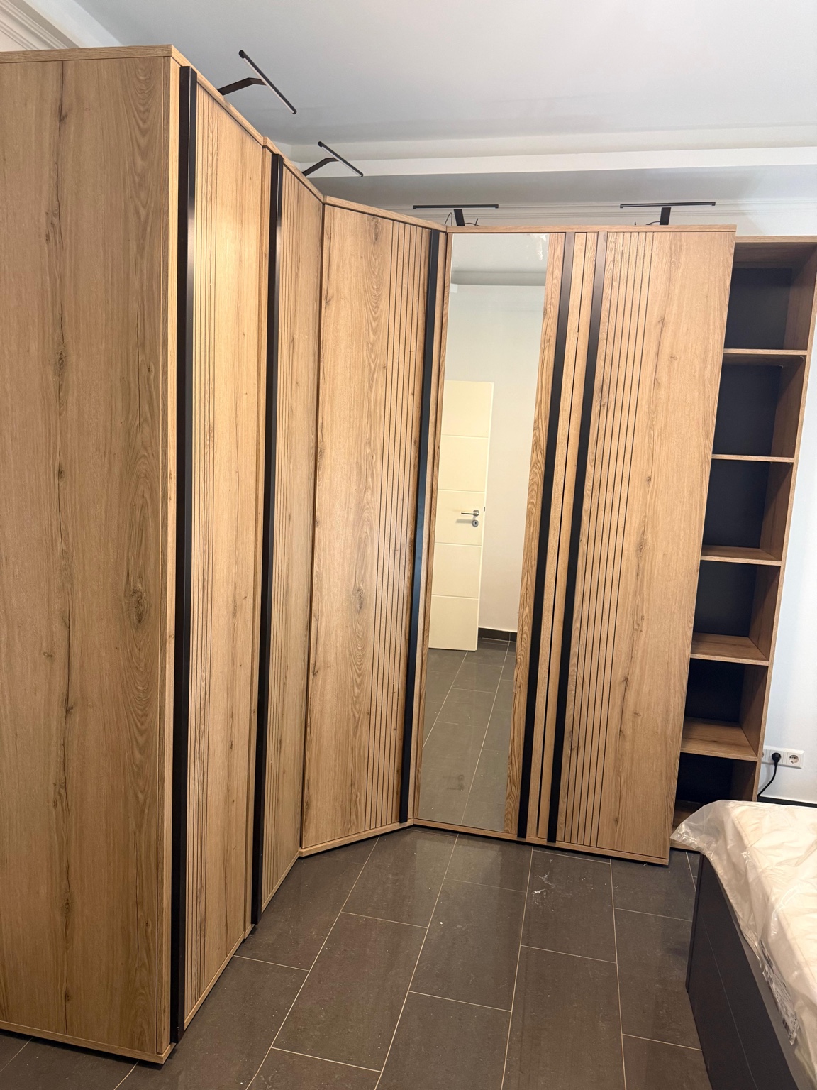 Armoire avec miroir